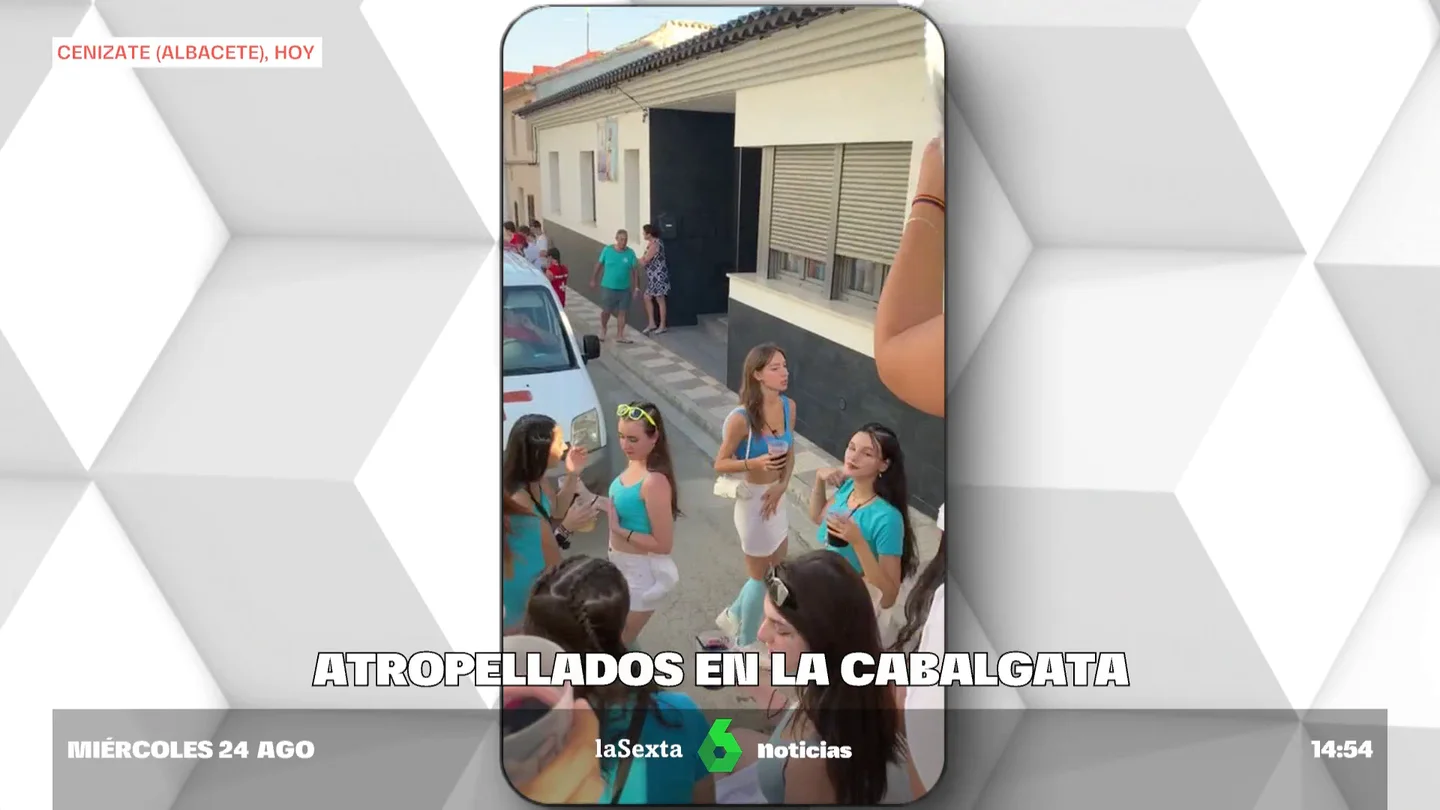 Una carroza atropella a cuatro personas, entre ellas dos niños, en las fiestas de Cenizate, Albacete Una carroza atropella a cuatro personas, entre ellas dos niños, en las fiestas de Cenizate, Albacete