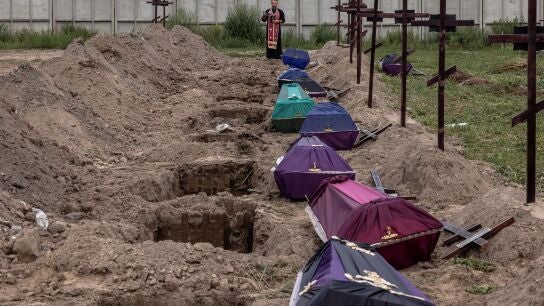 Restos de personas no identificadas cerca de Kiev (Ucrania)
