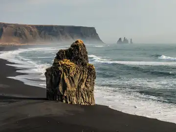 Descubre Vik, uno de los pueblos más bonitos de Islandia