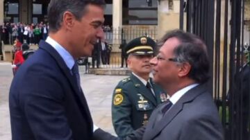 El presidente de Colombia recibe a Pedro Sánchez al ritmo de Rosalía y Karol G: "Yo no soy y ni vi'a ser tu bizcochito"