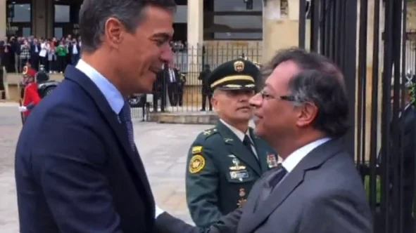 El presidente de Colombia recibe a Pedro Sánchez al ritmo de Rosalía y Karol G: "Yo no soy y ni vi'a ser tu bizcochito"