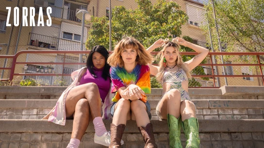 De izquierda a derecha: Tai Fati, Andrea Ros y Mirela Balic caracterizadas como sus personajes de la serie 'Zorras'. De izquierda a derecha: Tai Fati, Andrea Ros y Mirela Balic caracterizadas como sus personajes de la serie 'Zorras'.