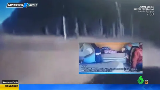 Imprudencia al volante: se intenta quitar la ropa mientras conduce y acaba teniendo un accidente Imprudencia al volante: se intenta quitar la ropa mientras conduce y acaba teniendo un accidente