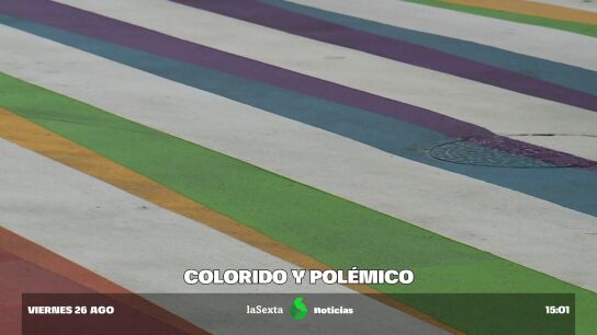 El colorido y pol&eacute;mico paso de peatones de A Coru&ntilde;a que rinde homenaje al colectivo LGTBI