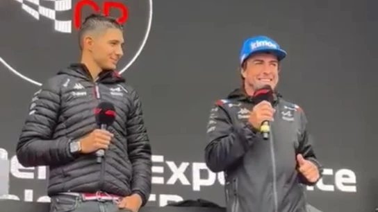 Fernando Alonso y Esteban Ocon durante el evento Fernando Alonso y Esteban Ocon durante el evento
