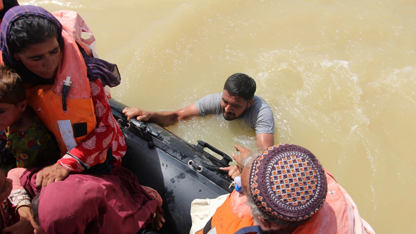 Pakistán sufre sus peores inundaciones: mueren más de 1.000 personas y hay cientos de desaparecidos Pakistán sufre sus peores inundaciones: mueren más de 1.000 personas y hay cientos de desaparecidos