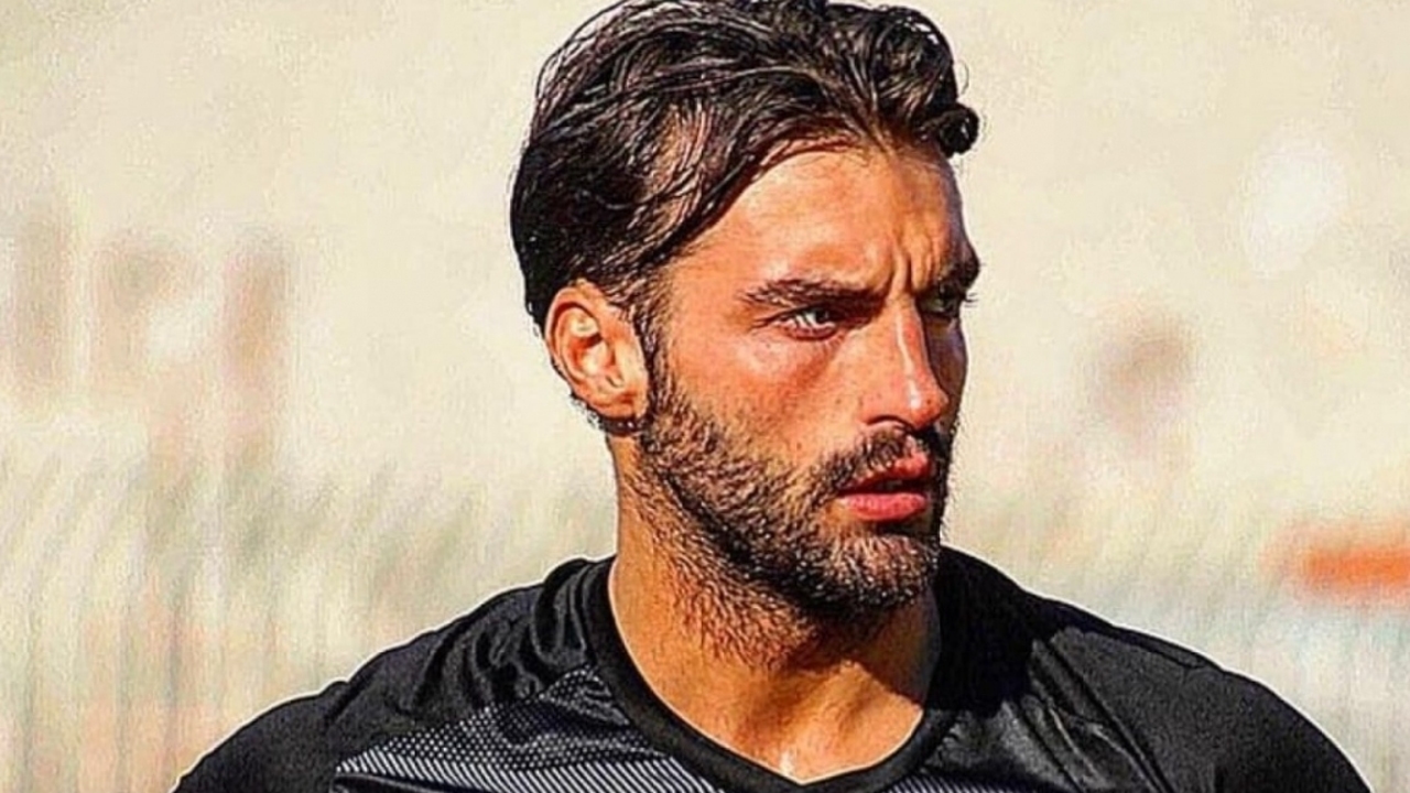 un calciatore italiano, accusato di aver ucciso con un martello il suo ex compagno di squadra