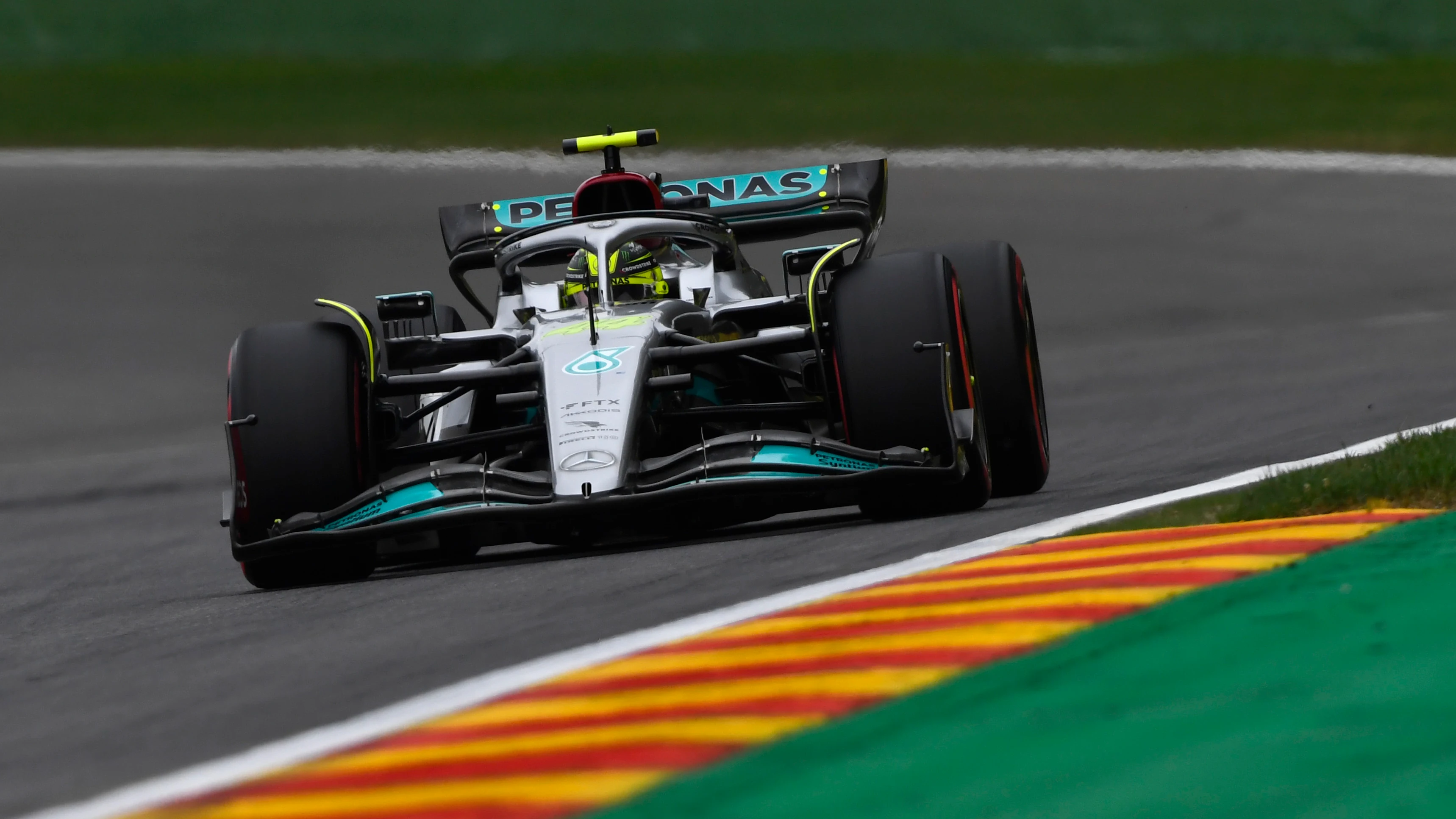 Lewis Hamilton durante la clasificación del GP de Bélgica