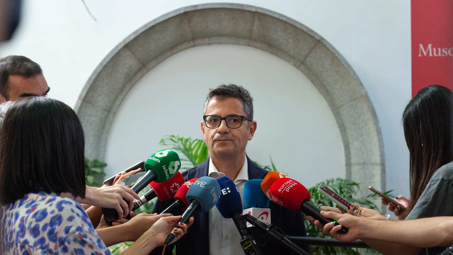 Bolaños pide a Feijóo que recapacite en sus críticas y asegura que el Gobierno estará "encantado" de debatir" con él Bolaños pide a Feijóo que recapacite en sus críticas y asegura que el Gobierno estará "encantado" de debatir" con él