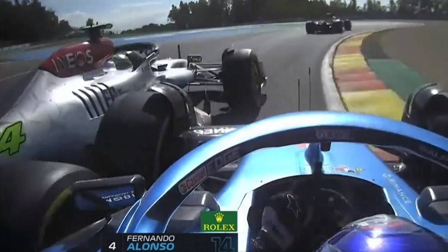 El choque de Hamilton con Fernando Alonso El choque de Hamilton con Fernando Alonso
