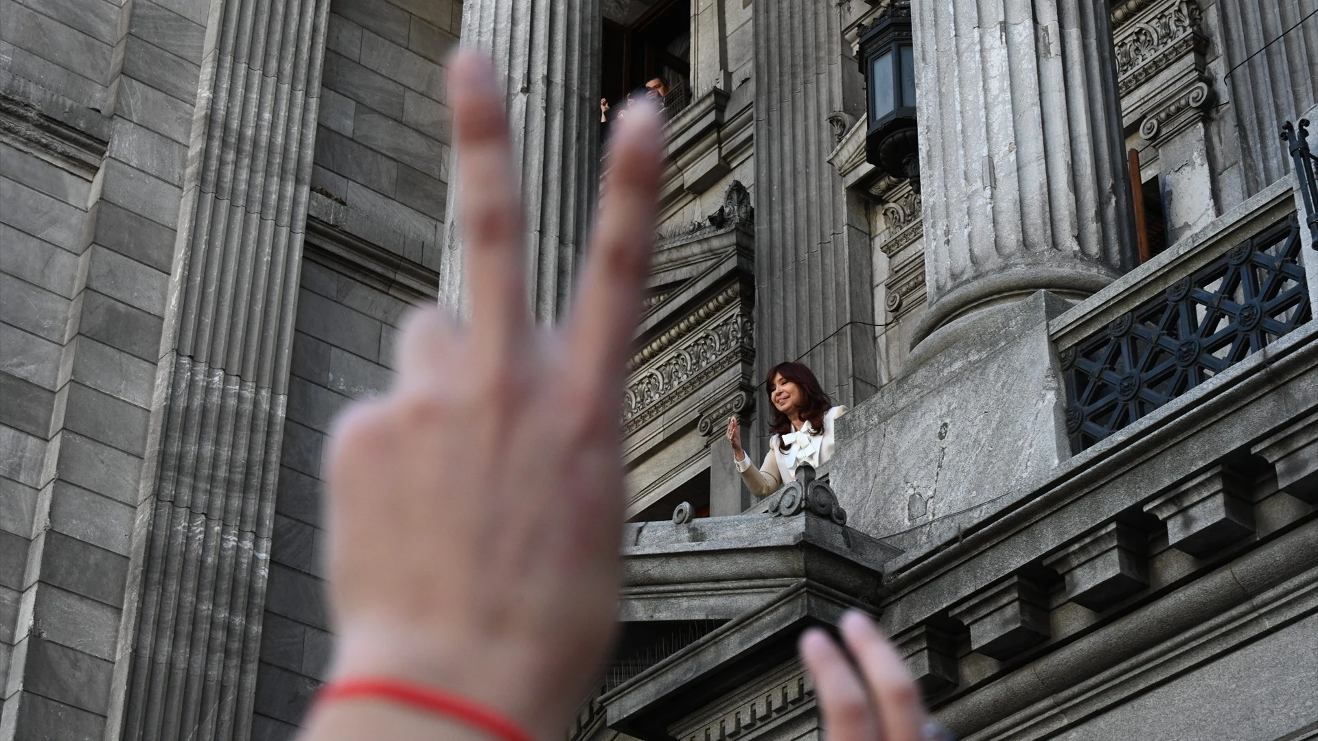 Policía y simpatizantes de la vicepresidenta de Argentina se enfrentan en Buenos Aires