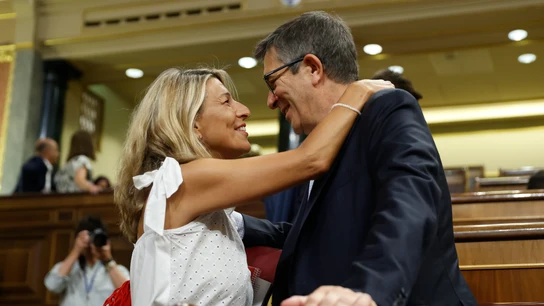 La ministra de Trabajo, Yolanda Díaz, saluda al portavoz del PSOE en el Congreso, Patxi López La ministra de Trabajo, Yolanda Díaz, saluda al portavoz del PSOE en el Congreso, Patxi López