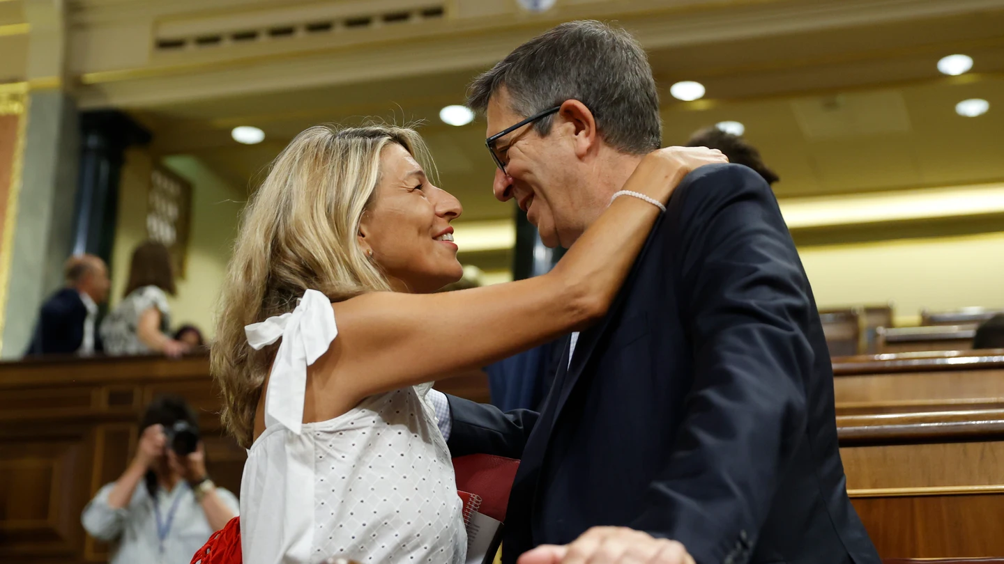 La ministra de Trabajo, Yolanda Díaz, saluda al portavoz del PSOE en el Congreso, Patxi López La ministra de Trabajo, Yolanda Díaz, saluda al portavoz del PSOE en el Congreso, Patxi López