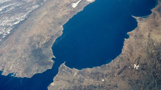 Tráfico de personas en motos de agua: la Guardia Civil alerta de que las mafias cruzan así el Estrecho de Gibraltar Tráfico de personas en motos de agua: la Guardia Civil alerta de que las mafias cruzan así el Estrecho de Gibraltar