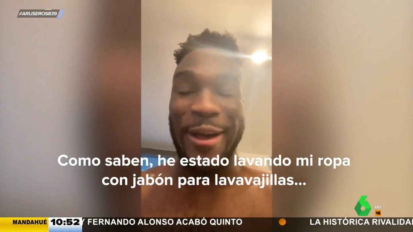El futbolista que lleva ocho meses lavando su ropa con lavavajillas: "Soy idiota" El futbolista que lleva ocho meses lavando su ropa con lavavajillas: "Soy idiota"