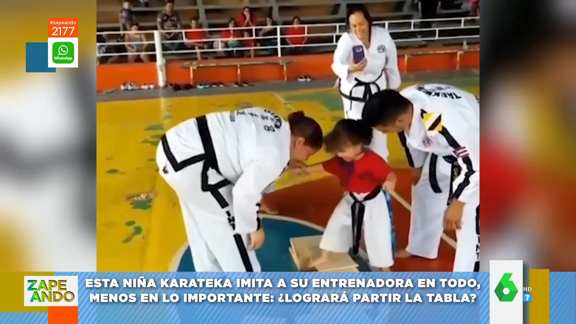 El cómico vídeo de una niña que imita todo lo que hace su entrenadora de kárate