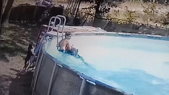 El rescate de un niño de 10 años a su madre que estaba convulsionando en la piscina El rescate de un niño de 10 años a su madre que estaba convulsionando en la piscina