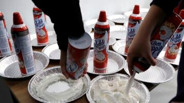 Nueva York prohíbe la venta de nata montada a menores de 21 años por su uso como narcótico