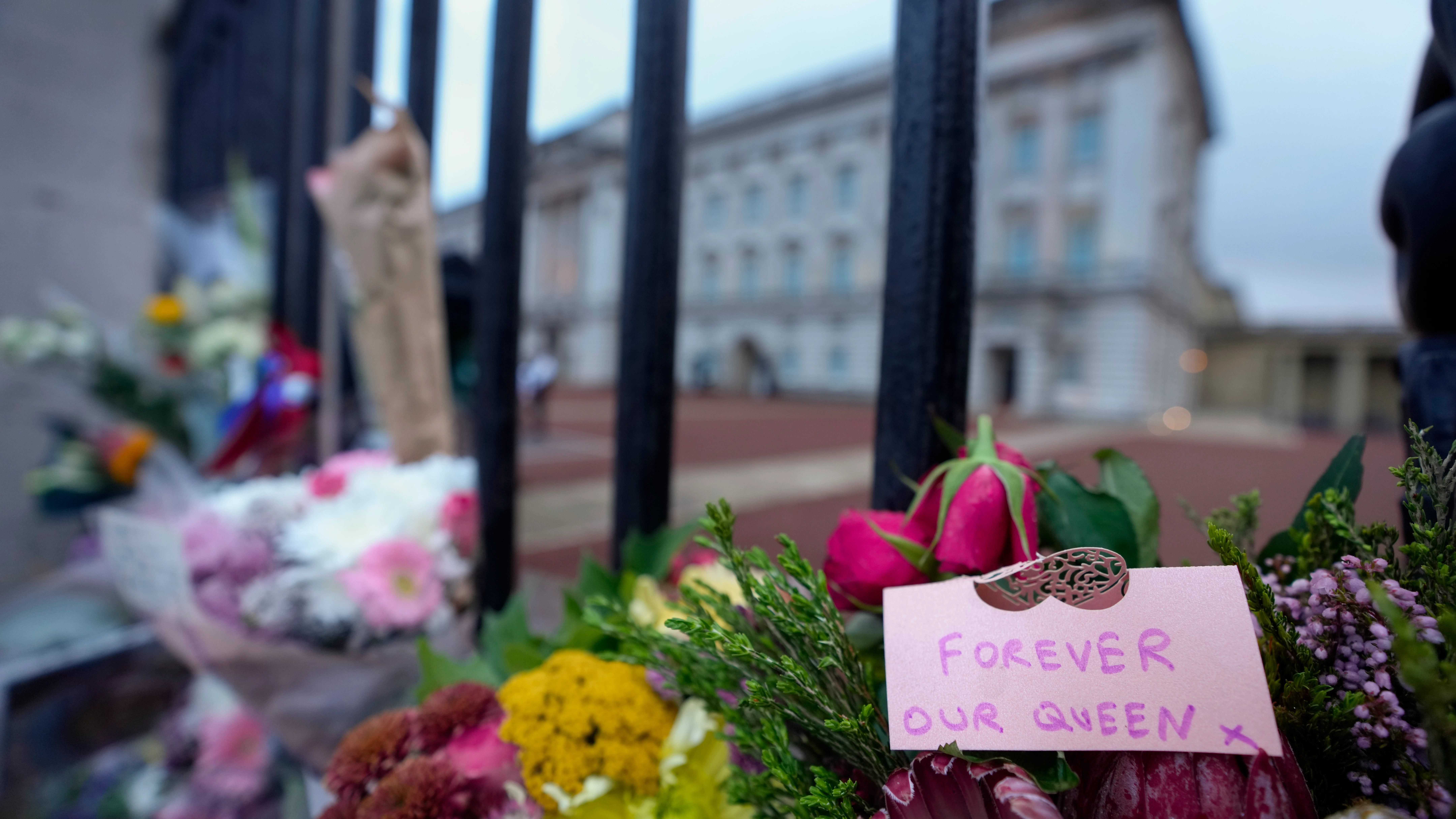 Homenajes a la reina Isabel II en el palacio de Buckingham