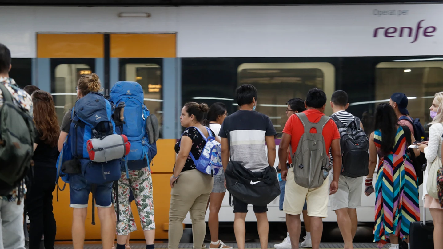 Se restablece la circulación de trenes en Cataluña tras varias horas suspendida Se restablece la circulación de trenes en Cataluña tras varias horas suspendida