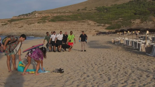 Dos bañistas mueren alcanzados por un rayo durante una tormenta en Mallorca Dos bañistas mueren alcanzados por un rayo durante una tormenta en Mallorca