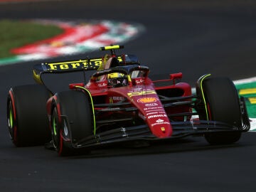 Carlos Sainz y Ferrari iluminan las esperanzas de los tifosi