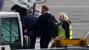 Harry toma un avión desde Aberdeen tras la muerte de Isabel II