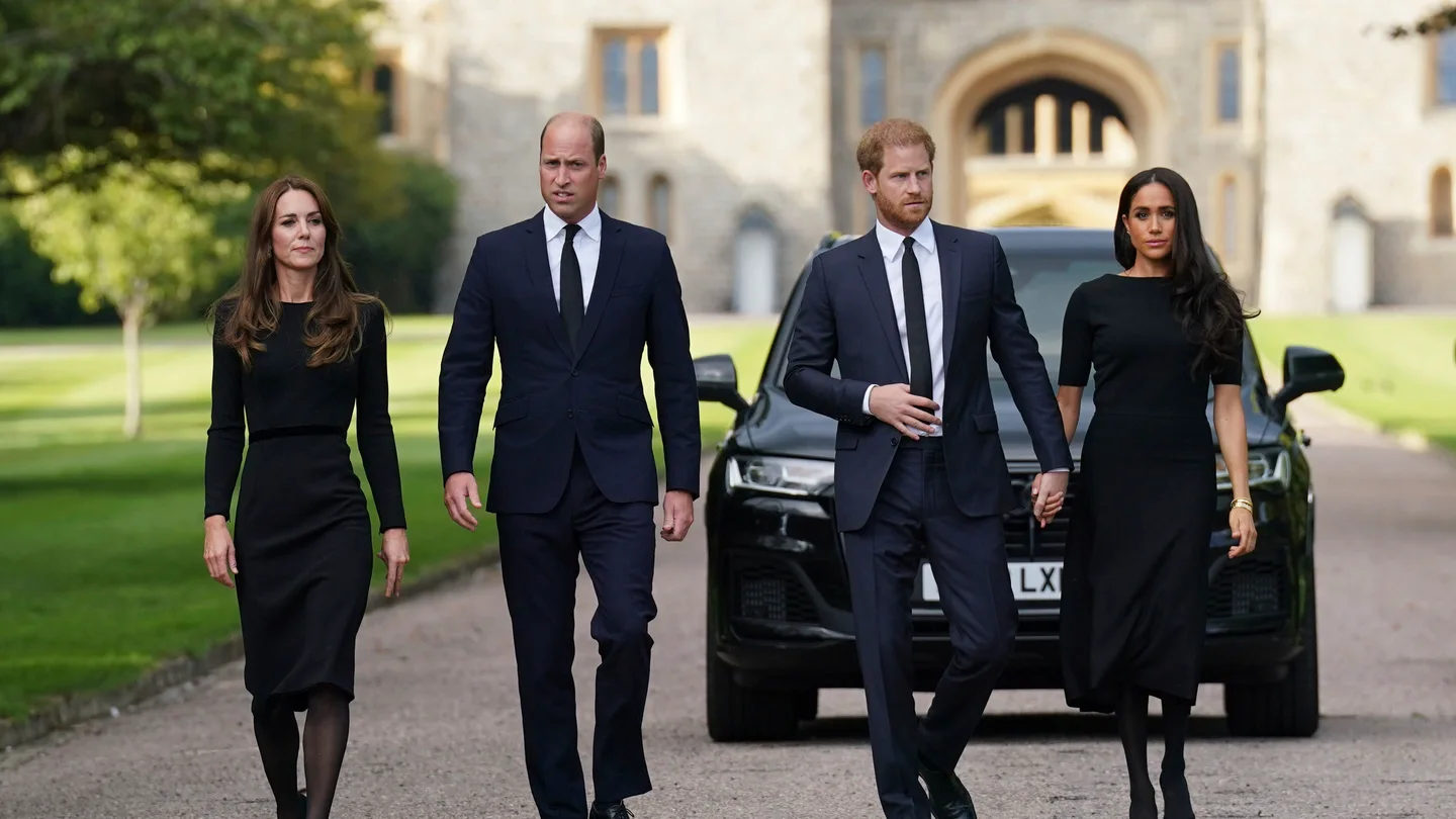 John Carlin: "La amargura y tensión entre Guillermo, Enrique y Meghan no va a acabar de un día para otro" John Carlin: "La amargura y tensión entre Guillermo, Enrique y Meghan no va a acabar de un día para otro"