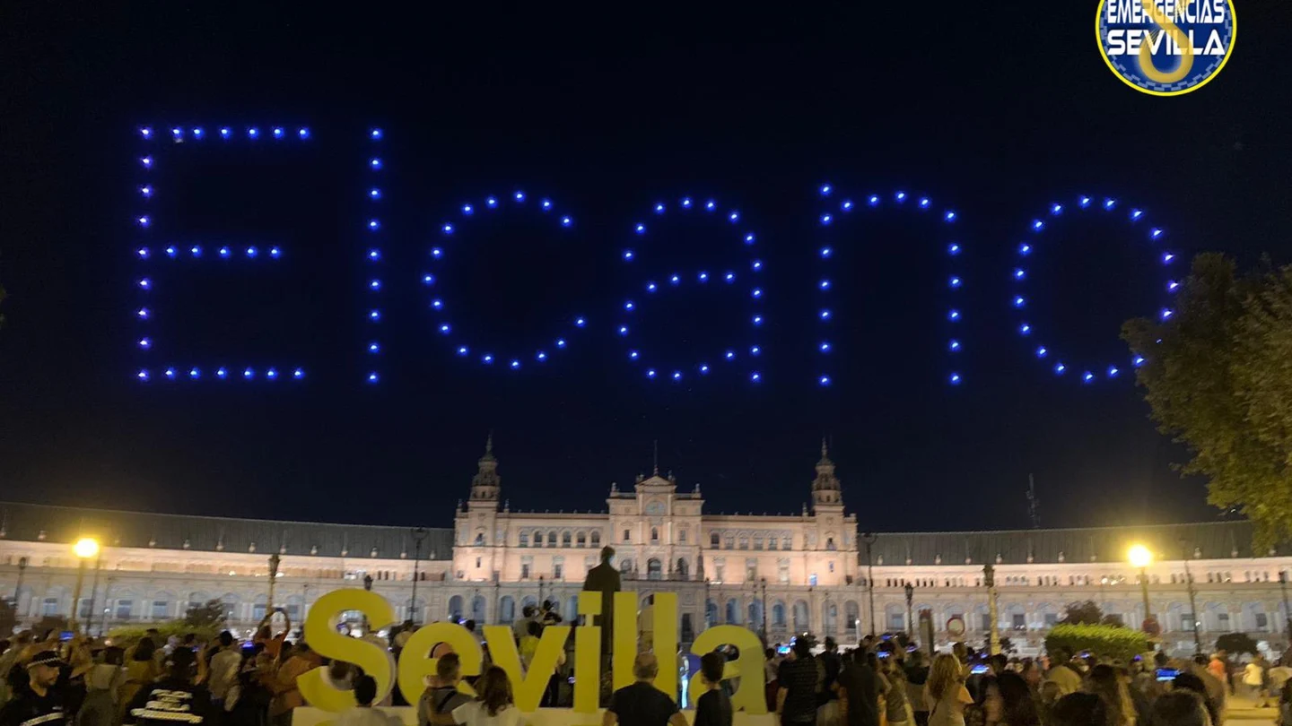 Una gran avalancha de público y problemas técnicos obligan a cancelar un espectáculo en Sevilla Una gran avalancha de público y problemas técnicos obligan a cancelar un espectáculo en Sevilla