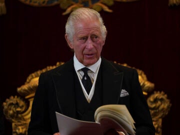 The personal fortune of Carlos III is estimated at 2,060 million euros after receiving the inheritance from his mother