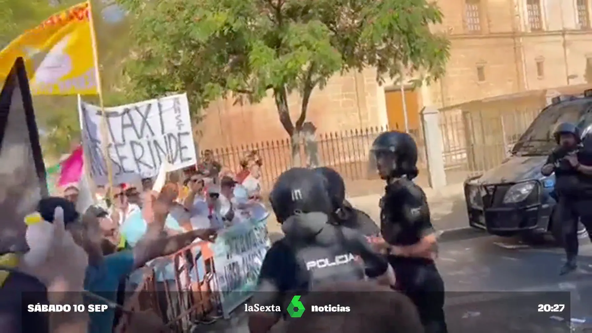 La Federación Andaluza del Taxi pide abrir una investigación a un policía que abofeteó a un manifestante en Sevilla