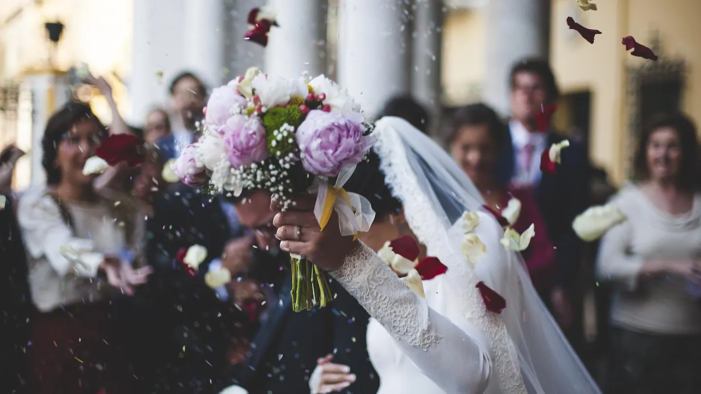 Baja el número de invitados en las bodas, pero sube su coste: el precio medio alcanza los 20.500 euros Baja el número de invitados en las bodas, pero sube su coste: el precio medio alcanza los 20.500 euros