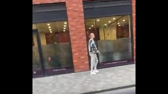 Erling Haaland por las calles de Manchester Erling Haaland por las calles de Manchester