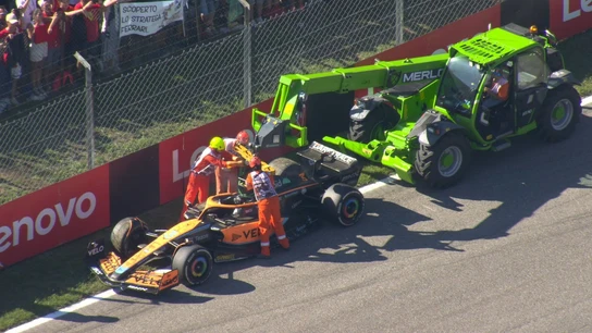 Momento que retiran el coche de Daniel Ricciardo en el GP de Italia Momento que retiran el coche de Daniel Ricciardo en el GP de Italia