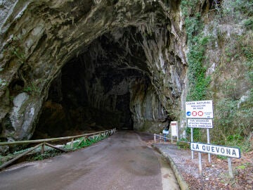 La Cuevona, en Cuevas del Agua (Asturias)