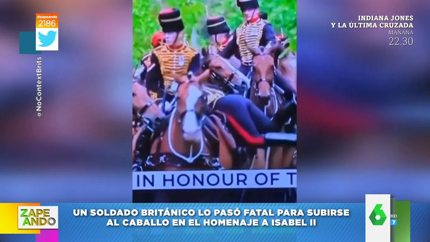 Una soldado de caballería se vuelve viral durante el homenaje a Isabel II por no poder subirse al caballo Una soldado de caballería se vuelve viral durante el homenaje a Isabel II por no poder subirse al caballo