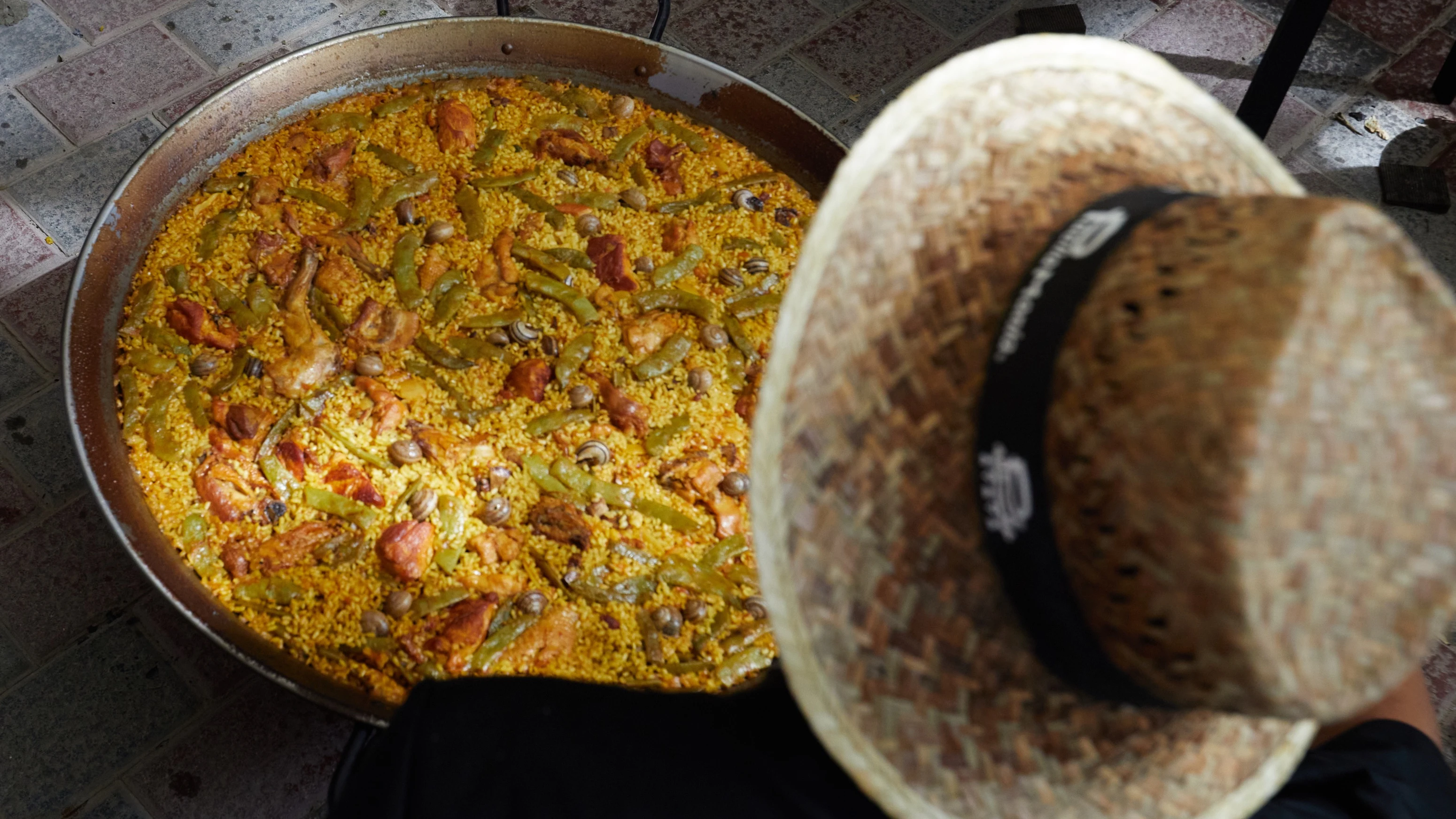 Qué ingredientes lleva la paella valenciana
