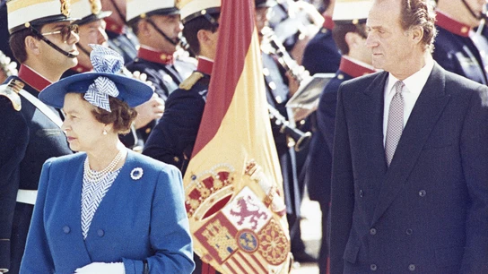 Juan Carlos I e Isabel II durante la visita de la reina de Inglaterra a España Juan Carlos I e Isabel II durante la visita de la reina de Inglaterra a España