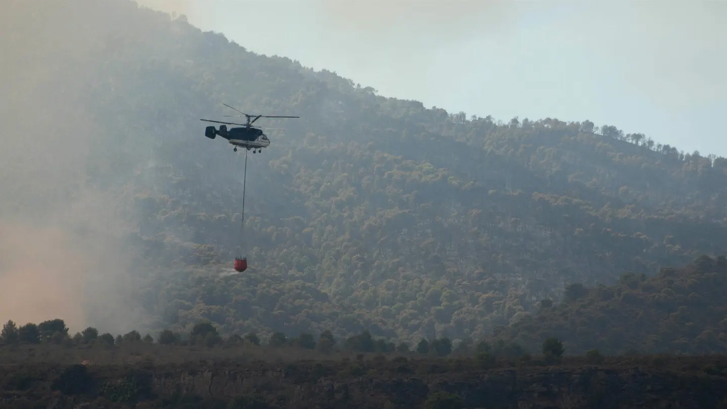 Quinto día de lucha contra el incendio de Granada, que sigue sin estabilizar Quinto día de lucha contra el incendio de Granada, que sigue sin estabilizar