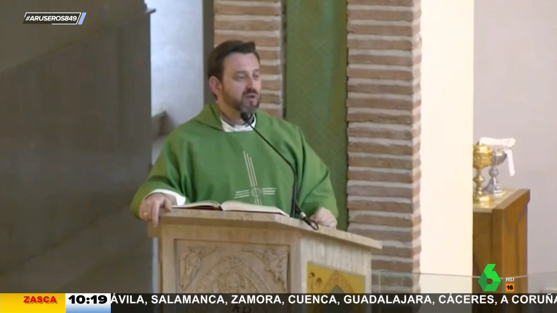 La reacción del cura de Valdepeñas ante la "ideología" del comunismo: "Eso es falso"