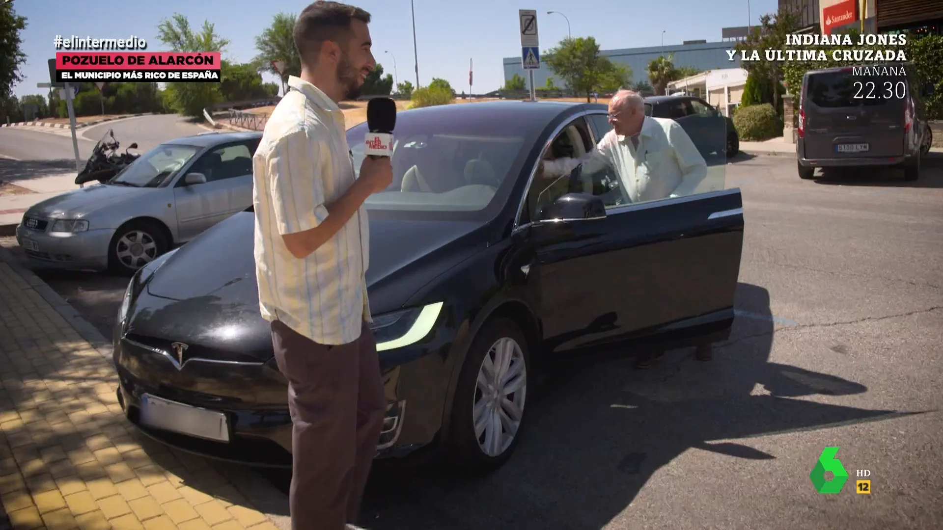 "¡Hostia, ahí hay dinero!": el susto de Isma Juárez al ver que a un rico se le abre la puerta del coche sola