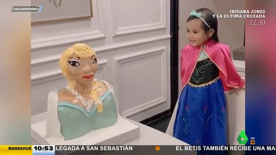 La divertida reacción de una niña ante su peculiar tarta de cumpleaños La divertida reacción de una niña ante su peculiar tarta de cumpleaños