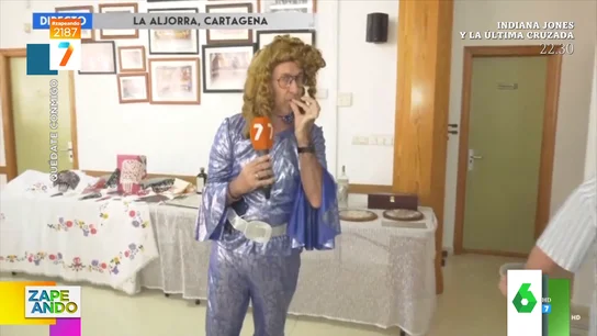 Un reportero se disfraza de ABBA para su directo  Un reportero se disfraza de ABBA para su directo