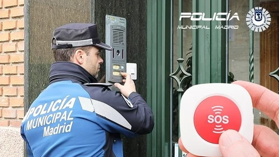Dos detenidos que se hacían pasar por personal de teleasistencia para robar en casas de mayores de Vallecas Dos detenidos que se hacían pasar por personal de teleasistencia para robar en casas de mayores de Vallecas