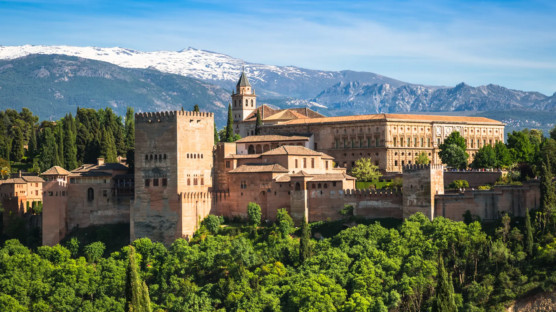 La Alhambra de Granada se puede visitar gratis por el Día Internacional del  Patrimonio Mundial