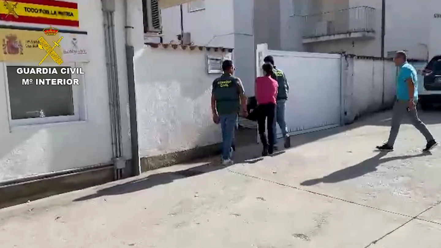 Detenida la presunta autora de cinco incendios forestales en la comarca de Verín Detenida la presunta autora de cinco incendios forestales en la comarca de Verín