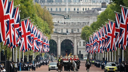 La Caballería Real se abre paso antes del funeral de Isabel II por Londres La Caballería Real se abre paso antes del funeral de Isabel II por Londres