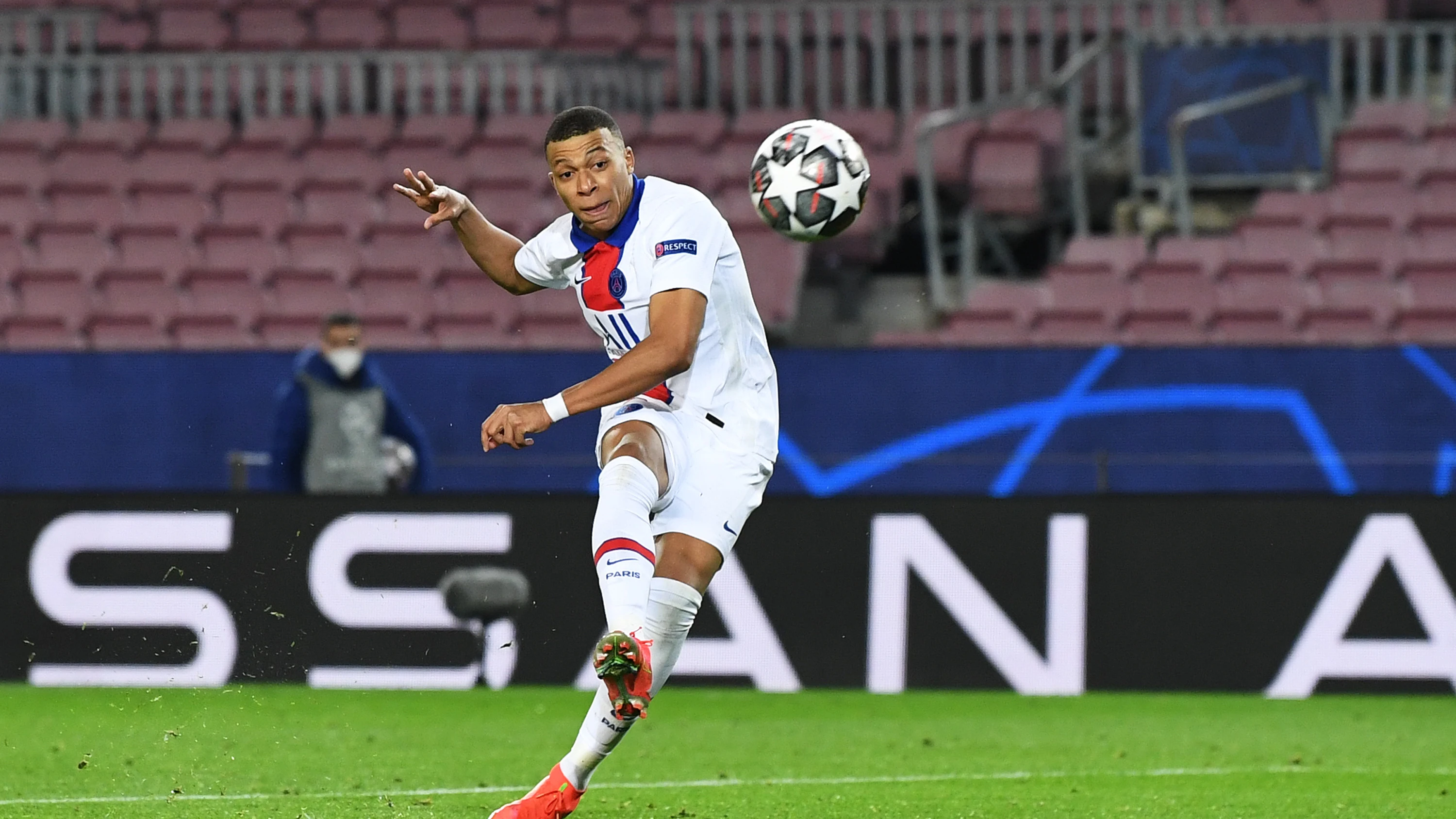 Kylian Mbappé en el Camp Nou