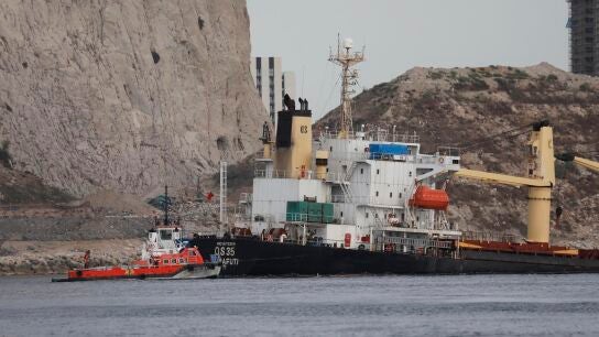 El capit&aacute;n del buque accidentado en Gibraltar, acusado de siete infracciones
