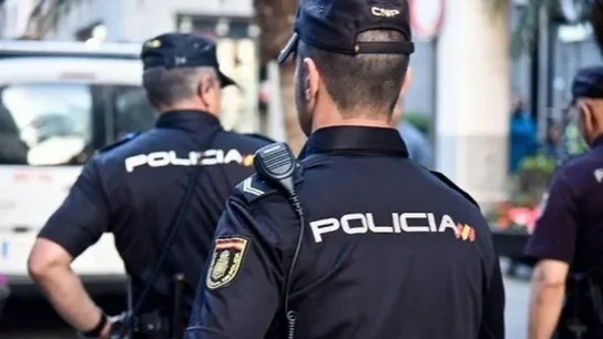 Agentes de la Policía Nacional Agentes de la Policía Nacional
